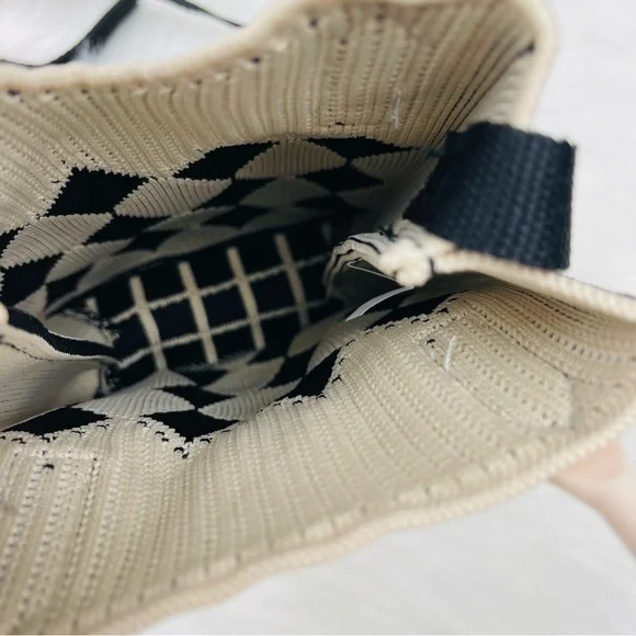 NWT Chic Argyle White/Black Knitted Tote Crossbody Bag - Picture 4 of 11